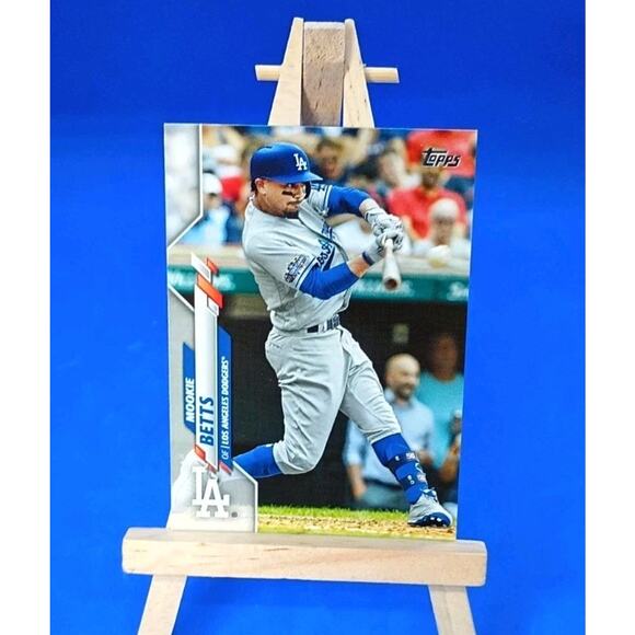 2020 Topps Series Two - Mookie Betts #420 Batting LA Dodgers - Picture 1 of 5